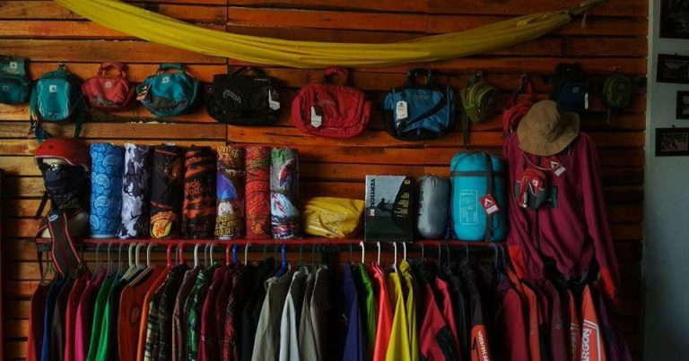 Sewa Peralatan Camping dan Hiking